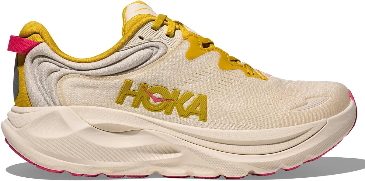 Pair of professional tennis shoes with thick shock-absorbing midsoles